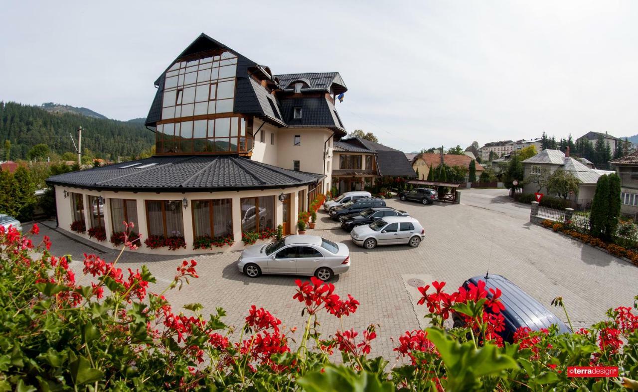 Hotel Cosmos Campulung Moldovenesc Exterior photo